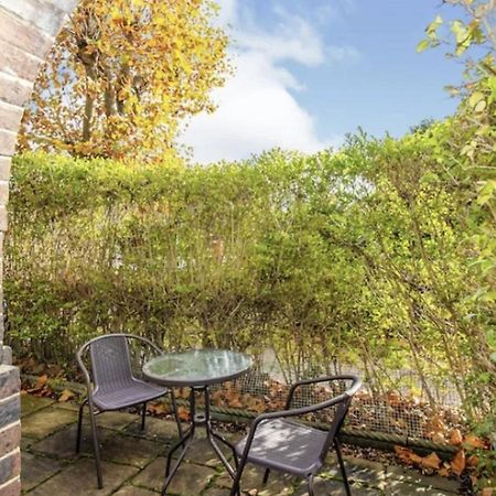 Please Cancel Your Bookings London Exterior photo