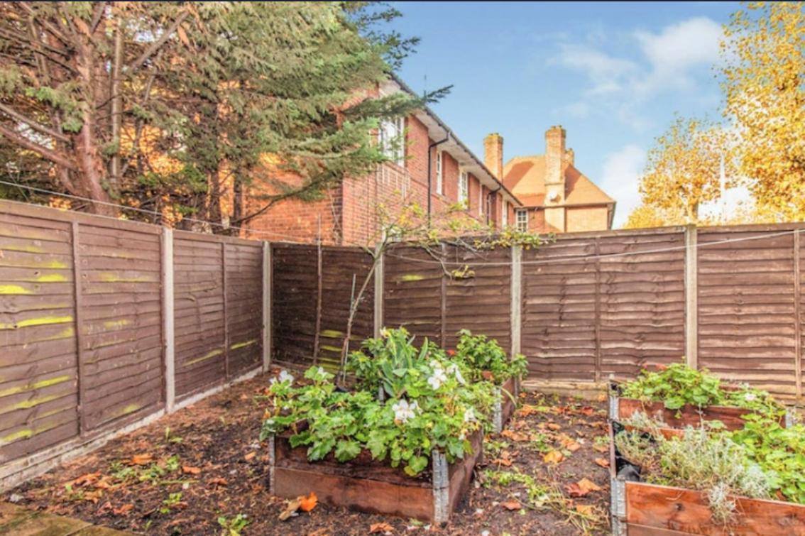 Please Cancel Your Bookings London Exterior photo